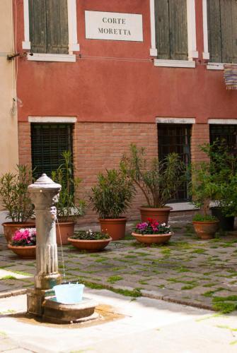 Sunny Venice Apartment