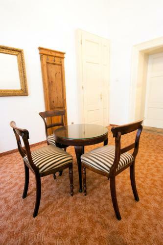 Hotel U Zlateho Jelena