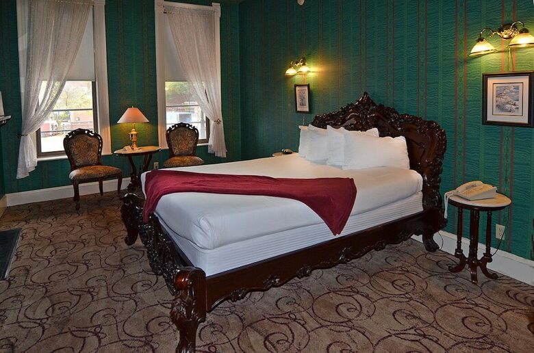 Hotel Water Street Inn