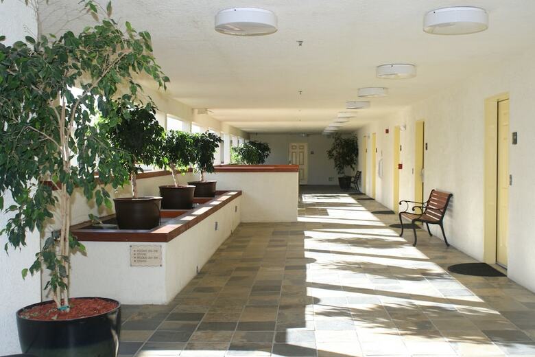 Motel Airport Inn