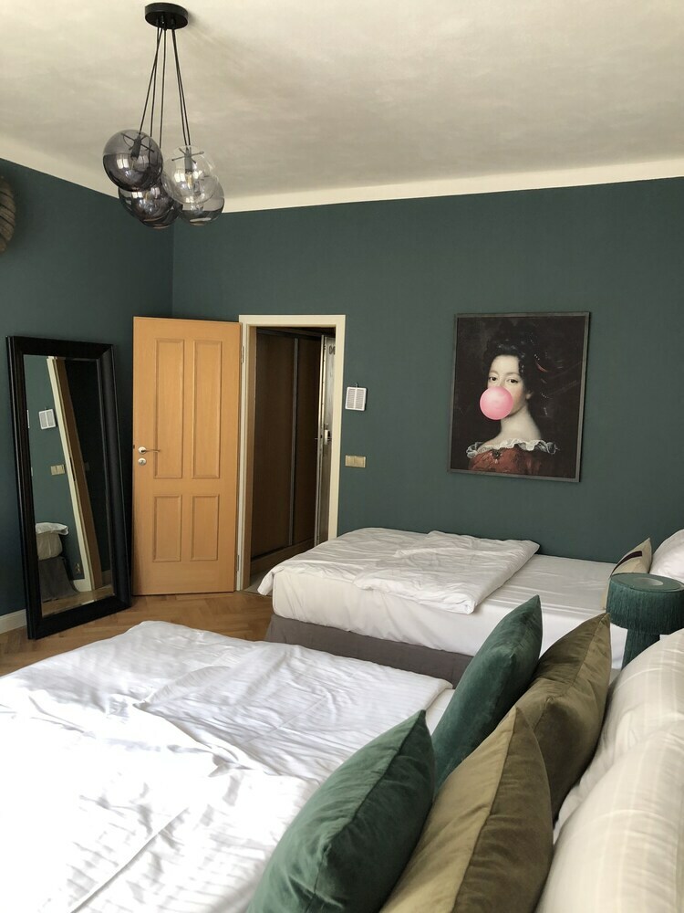 Merchant's Avenue Hotel