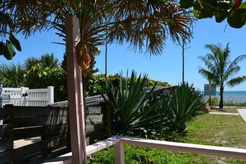 Sea Scape Oceanfront Motel & Apartments
