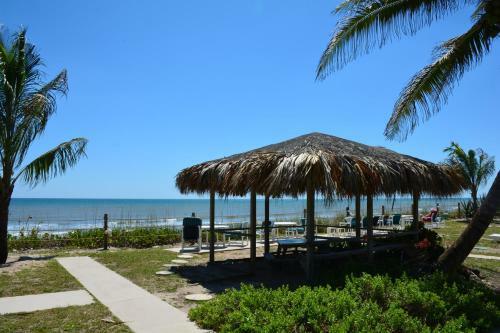 Sea Scape Oceanfront Motel & Apartments