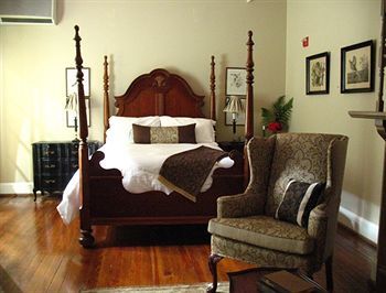 Posada Stonefort Inn