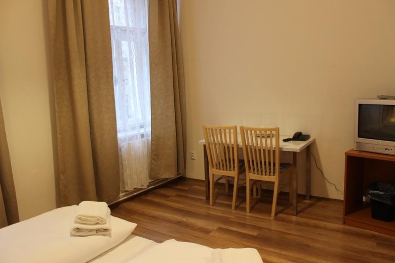 Gallery Hotel Sis