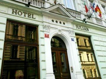Hotel Julian