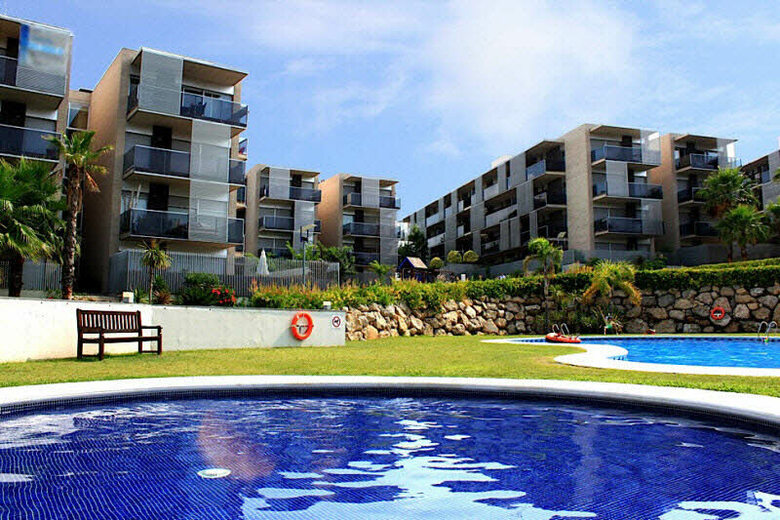 Paradise Village Apartments