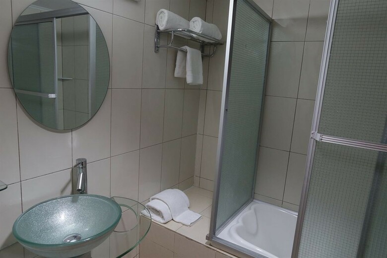 Hotel Cresta Inn