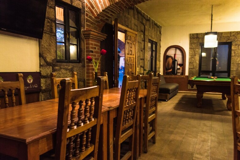 Hotel Casa De Vino