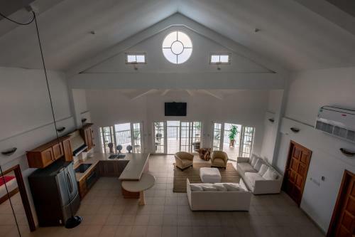 Tropical Suites Hotel