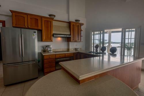 Tropical Suites Hotel