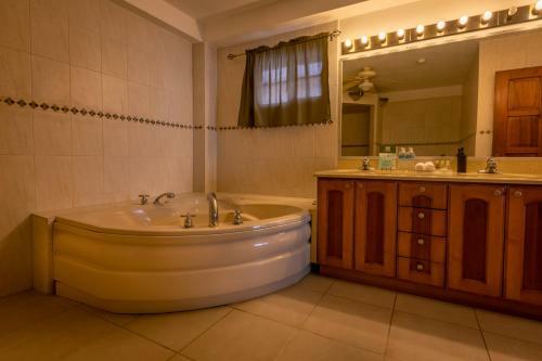 Tropical Suites Hotel
