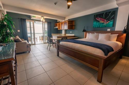 Tropical Suites Hotel