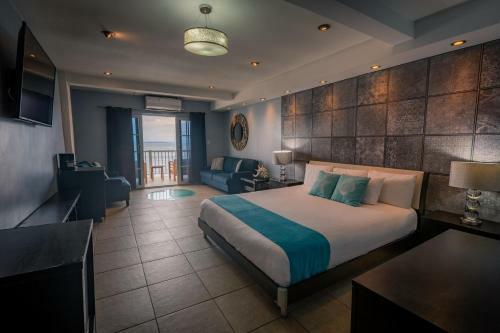Tropical Suites Hotel