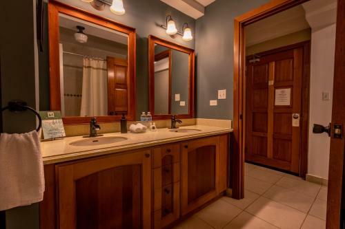 Tropical Suites Hotel