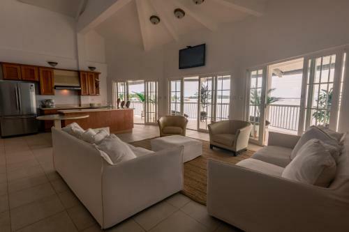 Tropical Suites Hotel