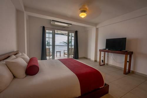 Tropical Suites Hotel