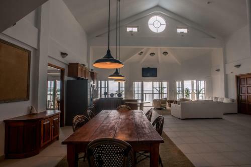 Tropical Suites Hotel