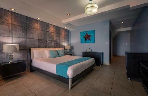 Tropical Suites Hotel