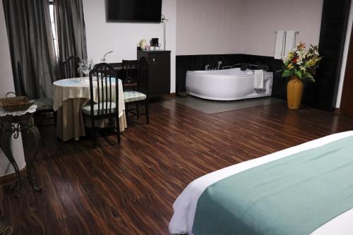 Hotel Puerta Del Sol