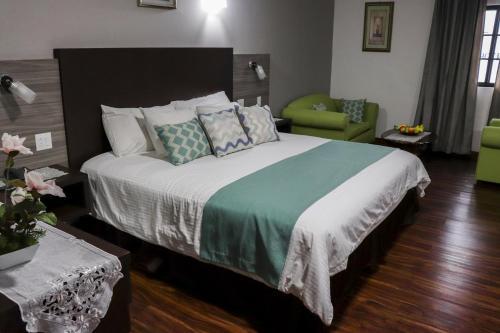 Hotel Puerta Del Sol