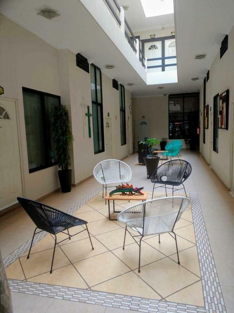 Hotel Esmeraldas