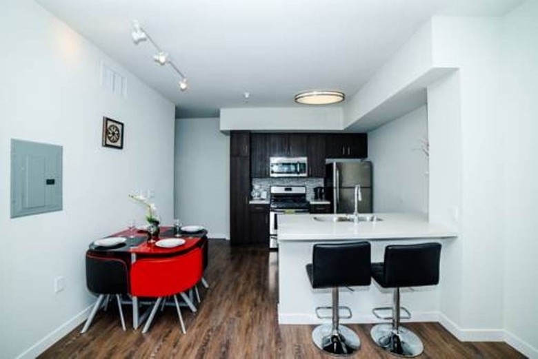 Downtown Violet Apartment