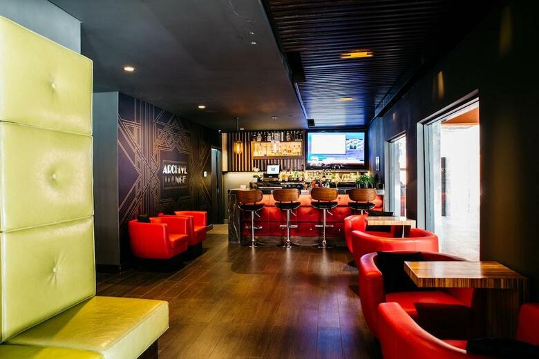 The Blvd Hotel & Suites