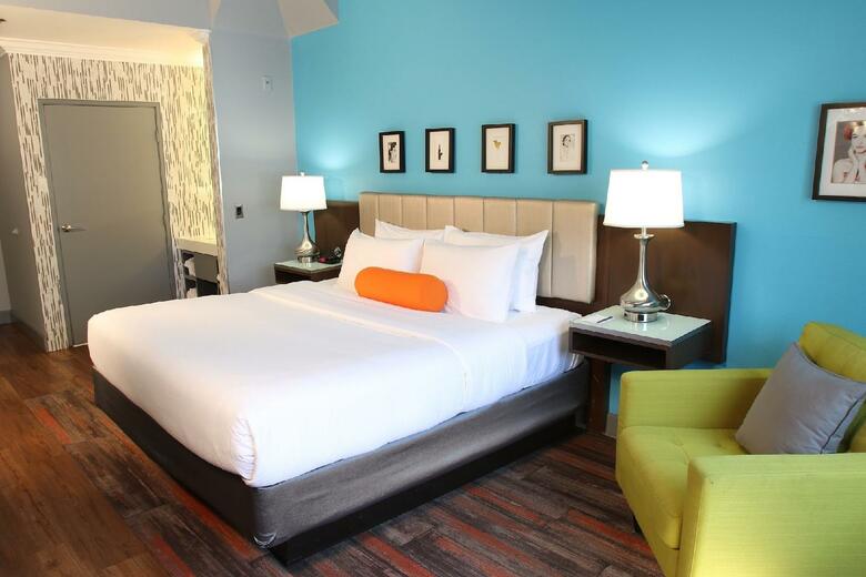The Blvd Hotel & Suites
