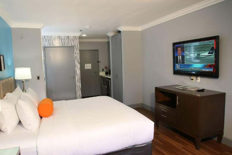 The Blvd Hotel & Suites