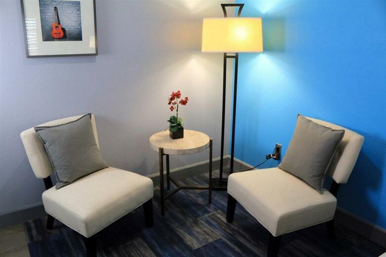 The Blvd Hotel & Suites