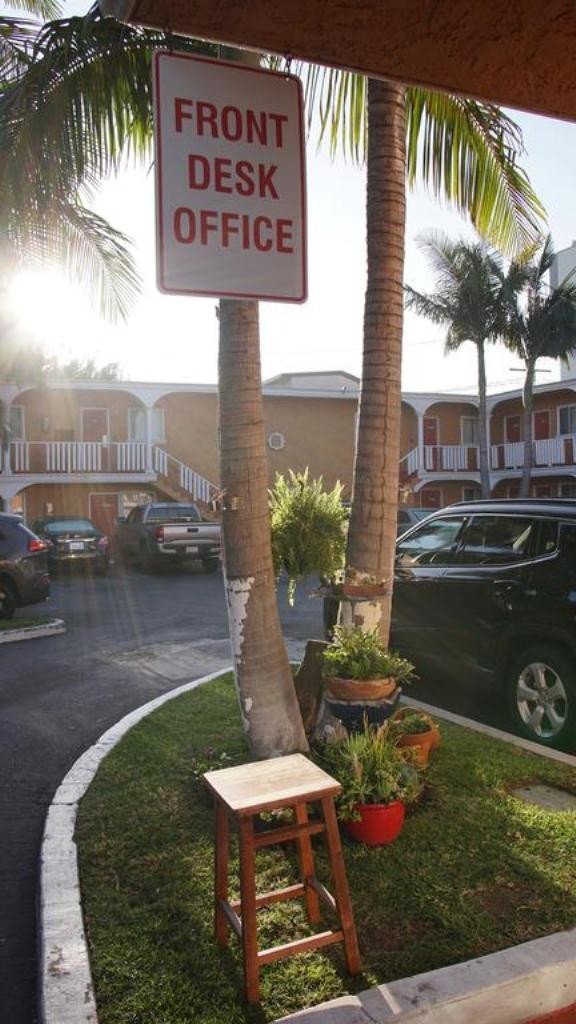 Hotel Paradise Inn And Suites