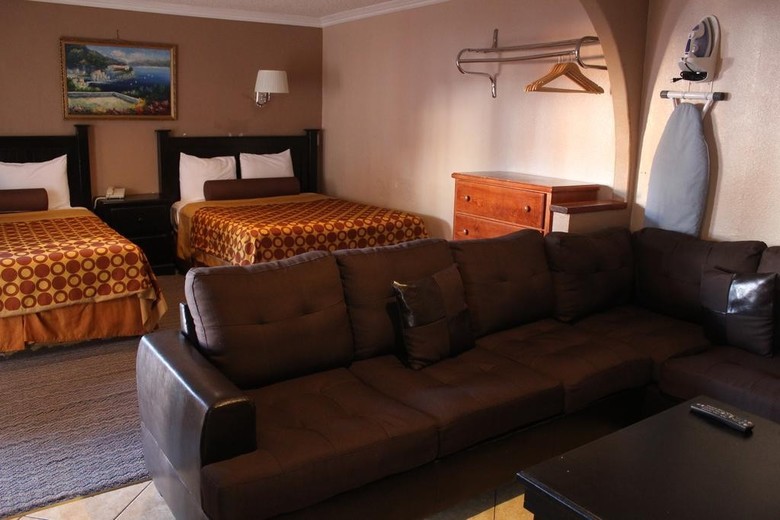 Hotel Paradise Inn And Suites