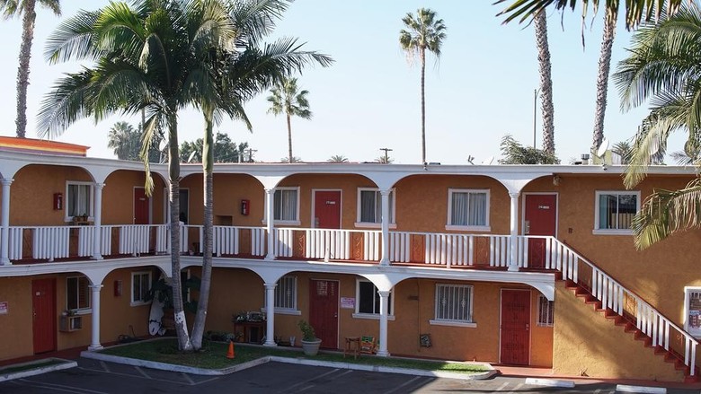 Hotel Paradise Inn And Suites