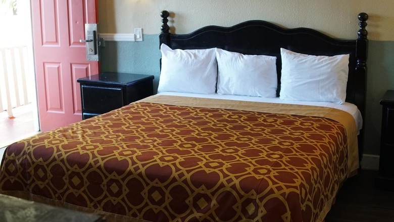 Hotel Paradise Inn And Suites