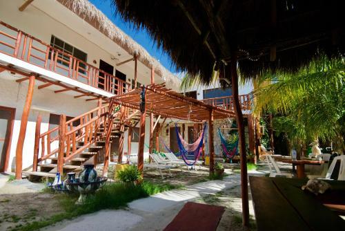 Hotel Golden Paradise Town