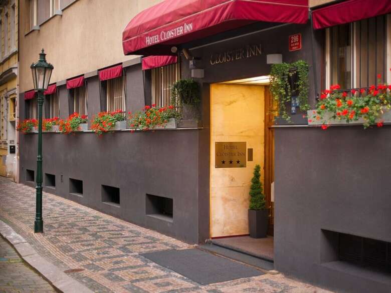 Hotel Cloister Inn