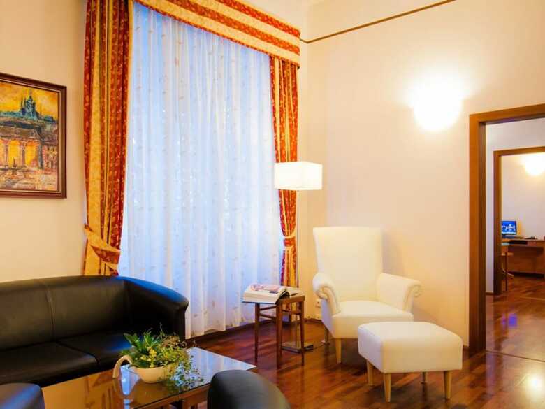 Hotel Cloister Inn