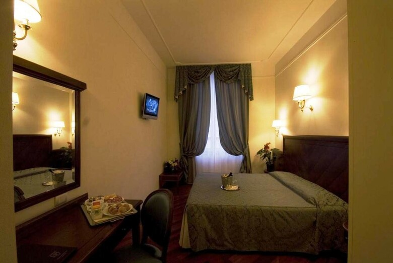 Hotel Embassy