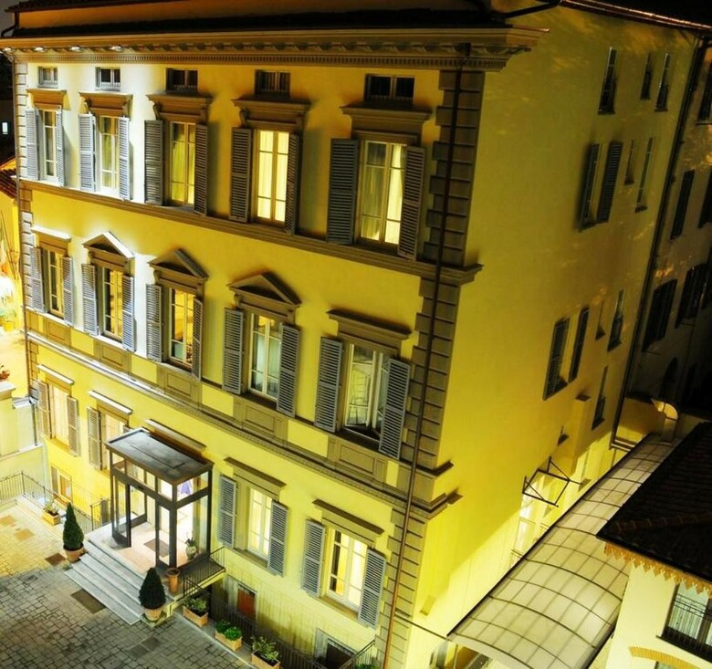 Hotel Embassy