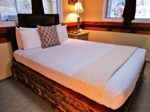 Lodge Chalet Kilauea Collection