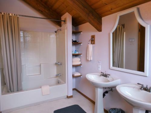 Lodge Chalet Kilauea Collection