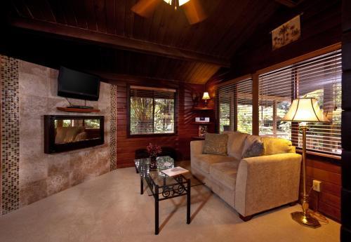 Lodge Chalet Kilauea Collection