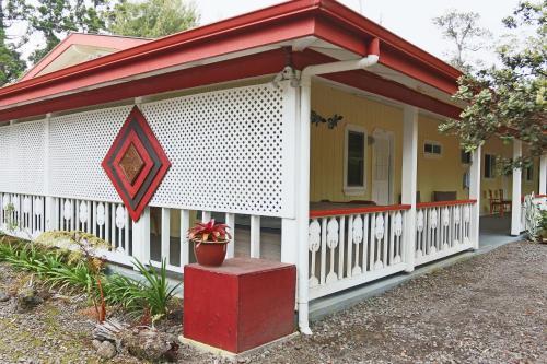 Lodge Chalet Kilauea Collection