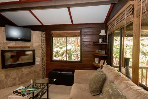 Lodge Chalet Kilauea Collection