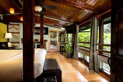 Lodge Chalet Kilauea Collection