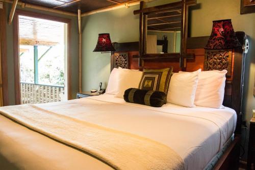 Lodge Chalet Kilauea Collection