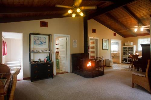 Lodge Chalet Kilauea Collection