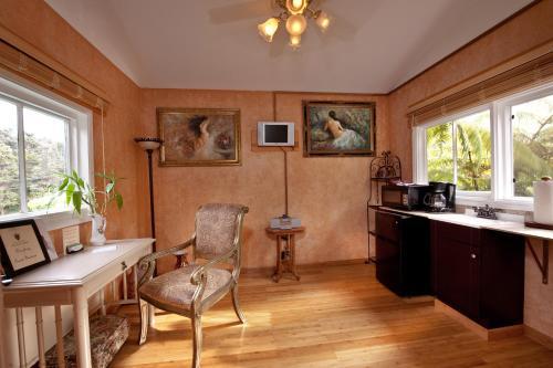 Lodge Chalet Kilauea Collection