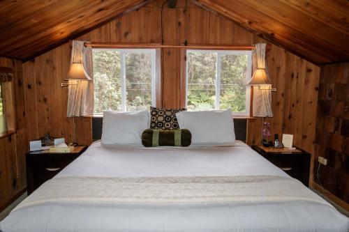 Lodge Chalet Kilauea Collection